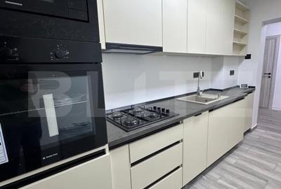 Apartament cu 4 camere decomandat, mobilat în Cornișa