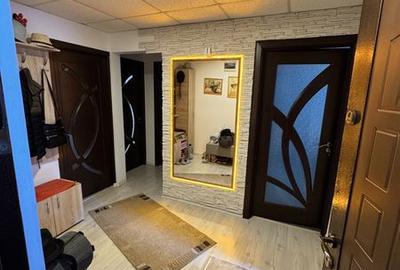 Apartament cu 3 camere decomandat în Vitrometan - 1