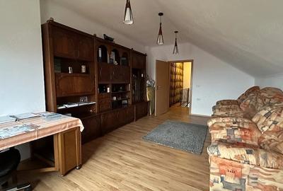 Casă cu 4 camere cu Teren 333 Mp în Central - 1