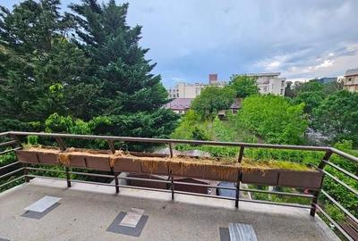 Apartament cu 3 camere decomandat în Domenii