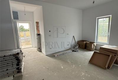 Casă cu 5 camere cu Teren 330 Mp în Moșnița Nouă