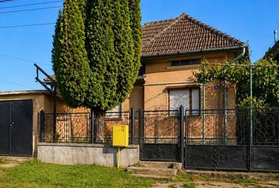 Casă cu 3 camere cu Teren 1400 Mp în Central