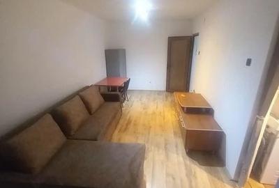 Garsonieră decomandată în Confecții