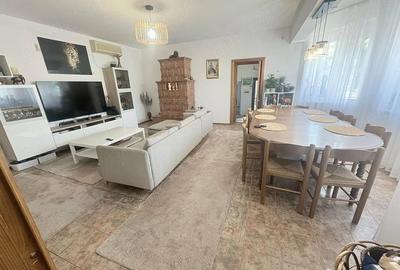 Casă cu Teren 3271 Mp în Central - 3