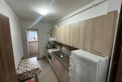 Garsonieră decomandată în Roșu