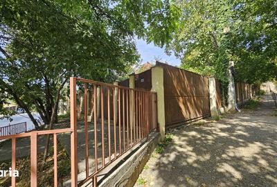 Casă cu 3 camere cu Teren 720 Mp în Păcurari - 1