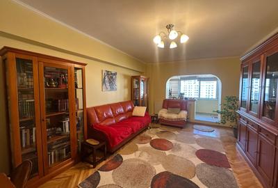 Apartament cu 4 camere decomandat în Gară