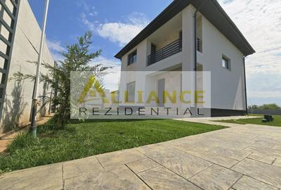 Casă individuală cu 4 camere cu Canalizare în Berceni