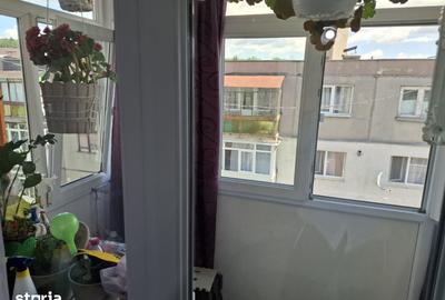 Apartament cu 3 camere semidecomandat în Berca
