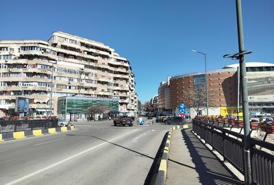 Spa?iu Ultracentral viz-a-vis de Mall - 5