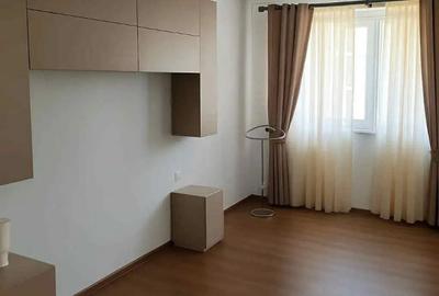 Apartament cu 3 camere decomandat în Tractorul - 4