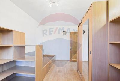Apartament cu 4 camere de vanzare - Centrala proprie - Ni... - 2