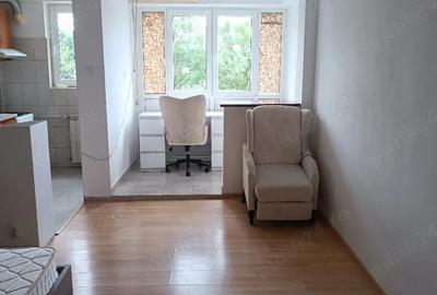 Garsonieră decomandată în Titan - 2