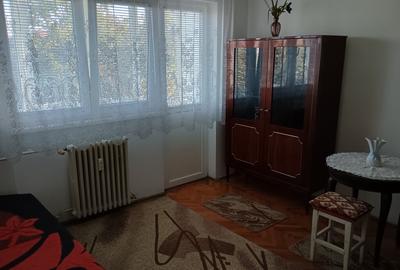 Dau in chirie pe termen lung apartament cu trei camere central - 6