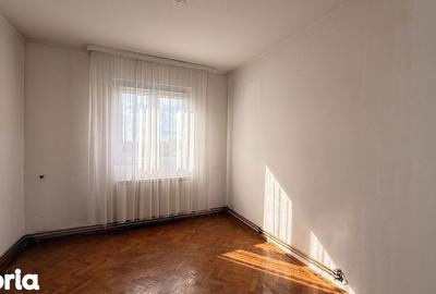 Apartament cu 3 camere semidecomandat în Circumvalațiunii
