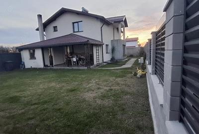 Casă cu Teren 408 Mp în Izvoru (Vânătorii Mici)