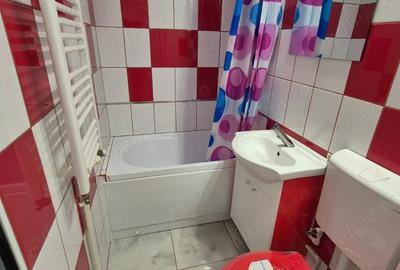 Inchiriez apartament 2 camere etaj 1 - 7