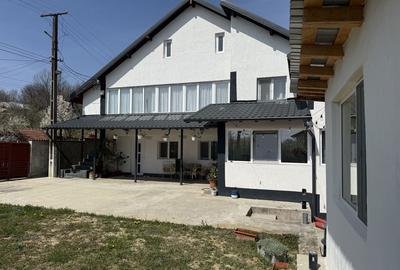 Casă cu 4 camere în Băbana