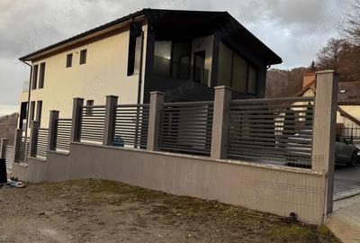 Casă cu Teren 600 Mp în Petros - 4
