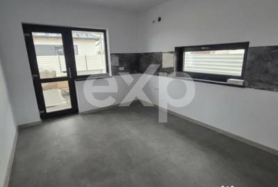 Casă cu 4 camere cu Teren 400 Mp în Trivale - 2