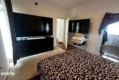 Casă cu 10 camere cu Teren 525 Mp în Central
