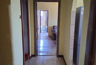 Apartament cu 3 camere semidecomandat în Central - 1