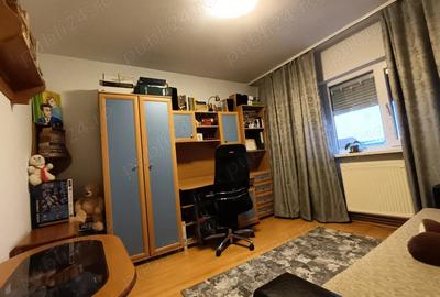 Proprietar vand apartament cu 2 camere etaj 4 - 3