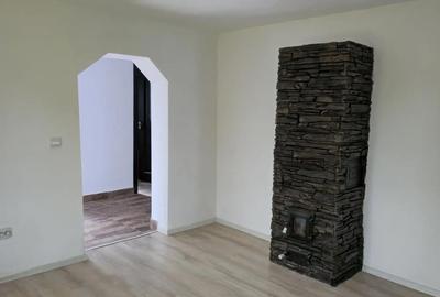 Casă cu 4 camere cu Teren 400 Mp în Central