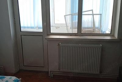 Apartament cu 4 camere semidecomandat în Central
