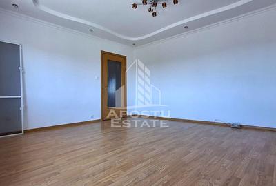 Apartament cu 3 camere decomandat în Confecții - 1