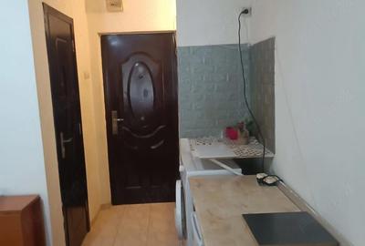 Garsonieră decomandată în Podu Roș
