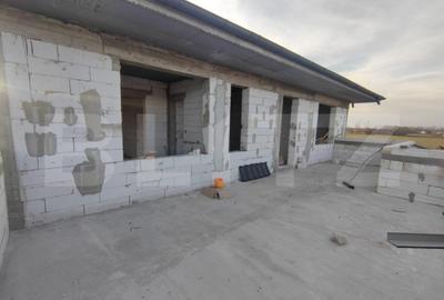 Casă cu 4 camere cu Teren 423 Mp în Podari - 10
