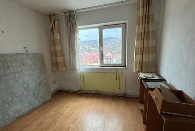 Apartament cu 3 camere semidecomandat în Bunești - 3