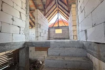Casă cu 4 camere cu Teren 420 Mp în Cernele - 2