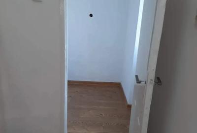 Apartament cu 3 camere semidecomandat în Deta - 5