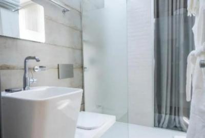 Casă cu 6 camere cu Canalizare în Central - 2