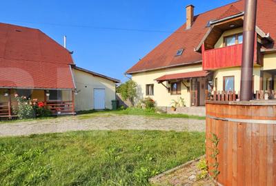 Casă cu 16 camere cu Canalizare în Central