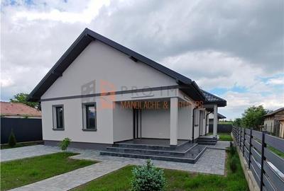 Casă individuală cu 4 camere în Poșta Câlnău