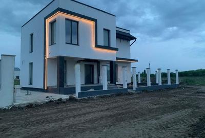 Casă modernă de vânzare / Strada Alexandru Ioan Cuza - 1