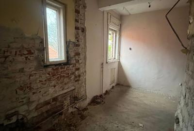 Casă cu 15 camere cu Canalizare în Unirii - 9