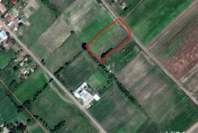 Teren de 3000 mp, în Central