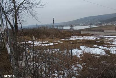 Teren de 852 mp, în Aroneanu