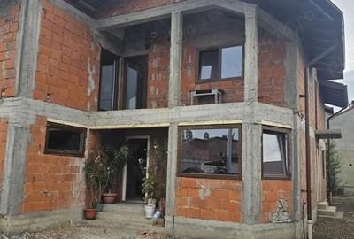 Casă cu 4 camere cu Teren 367 Mp în Central - 9