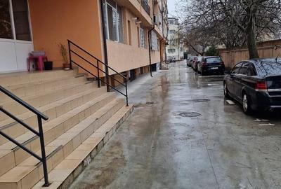 Garsonieră decomandată în Apărătorii Patriei - 2