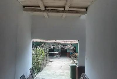 Casă cu 4 camere în Central - 1