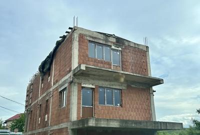 Teren intravilan 1.000mp cu constructie la Rosu Baciu