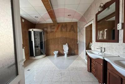 Apartament cu 4 camere decomandat în Orașul de Jos - 3