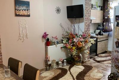 Apartament cu 3 camere decomandat, mobilat în Central