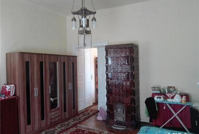 Casă cu 5 camere cu Teren 2100 Mp în Central - 4