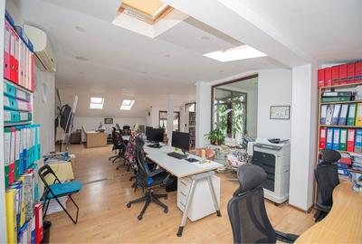 Spațiu comercial, de 220 mp, în Victoriei - 6